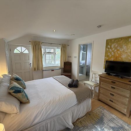 Private Entry Guesthouse Hideaway Hordle 외부 사진