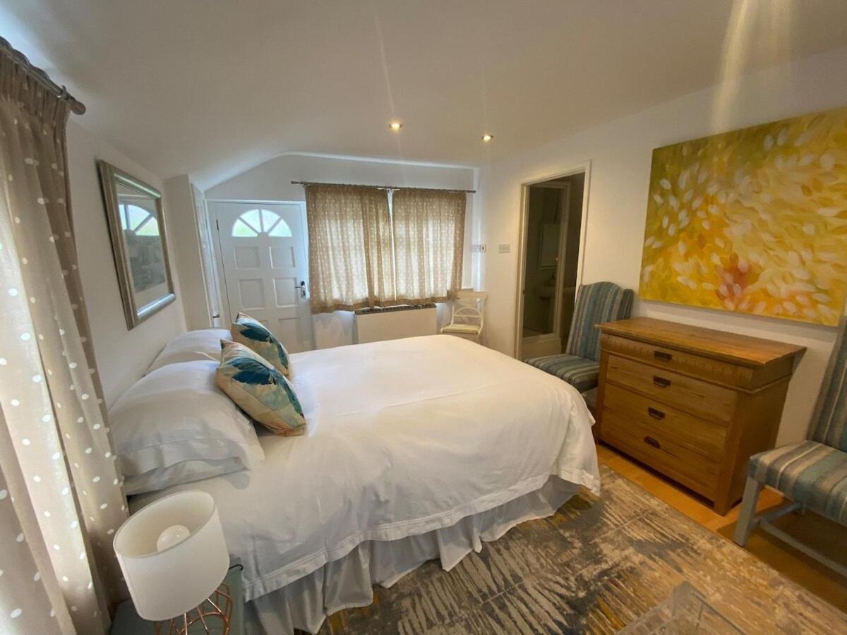Private Entry Guesthouse Hideaway Hordle 외부 사진