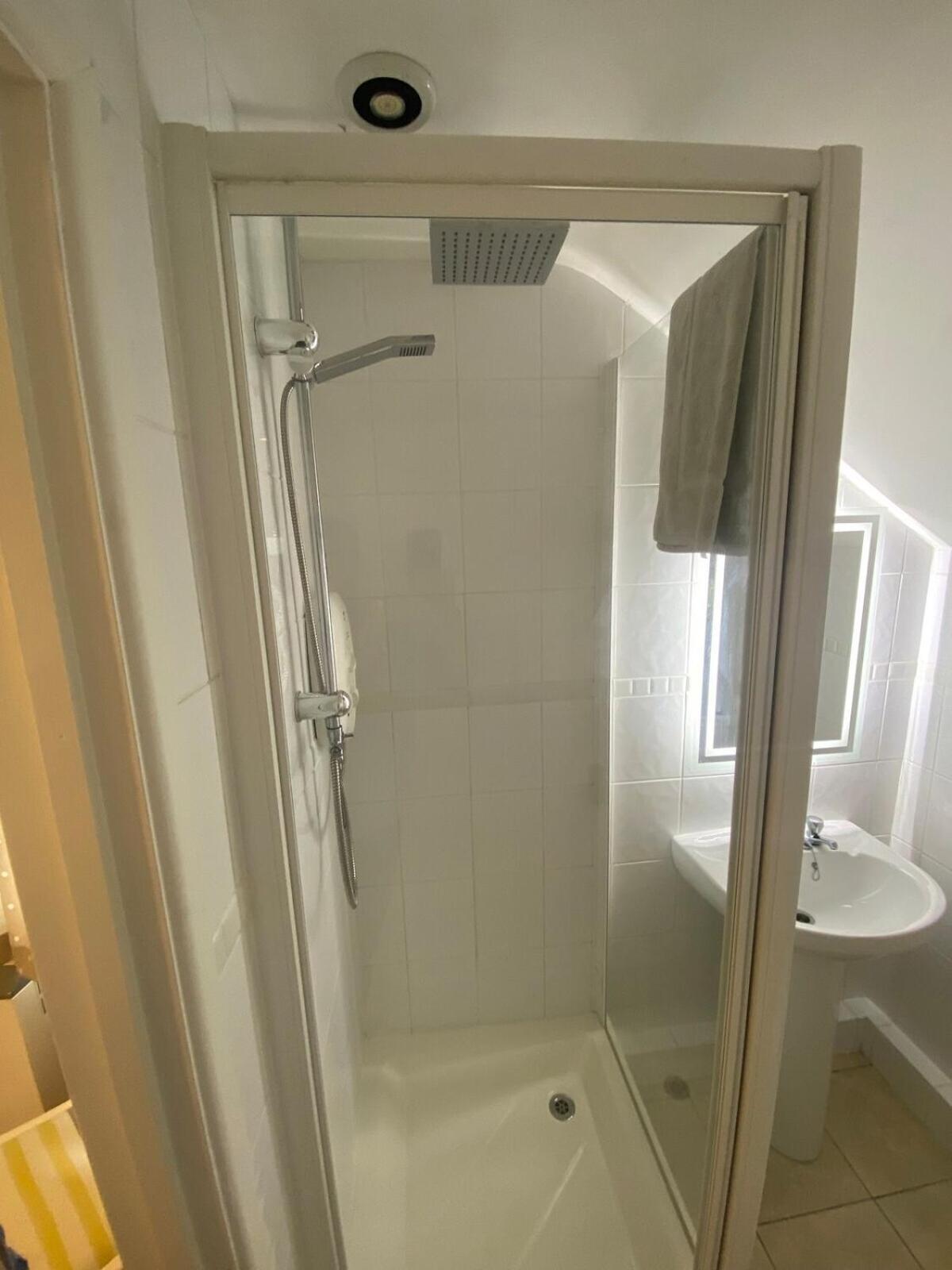 Private Entry Guesthouse Hideaway Hordle 외부 사진