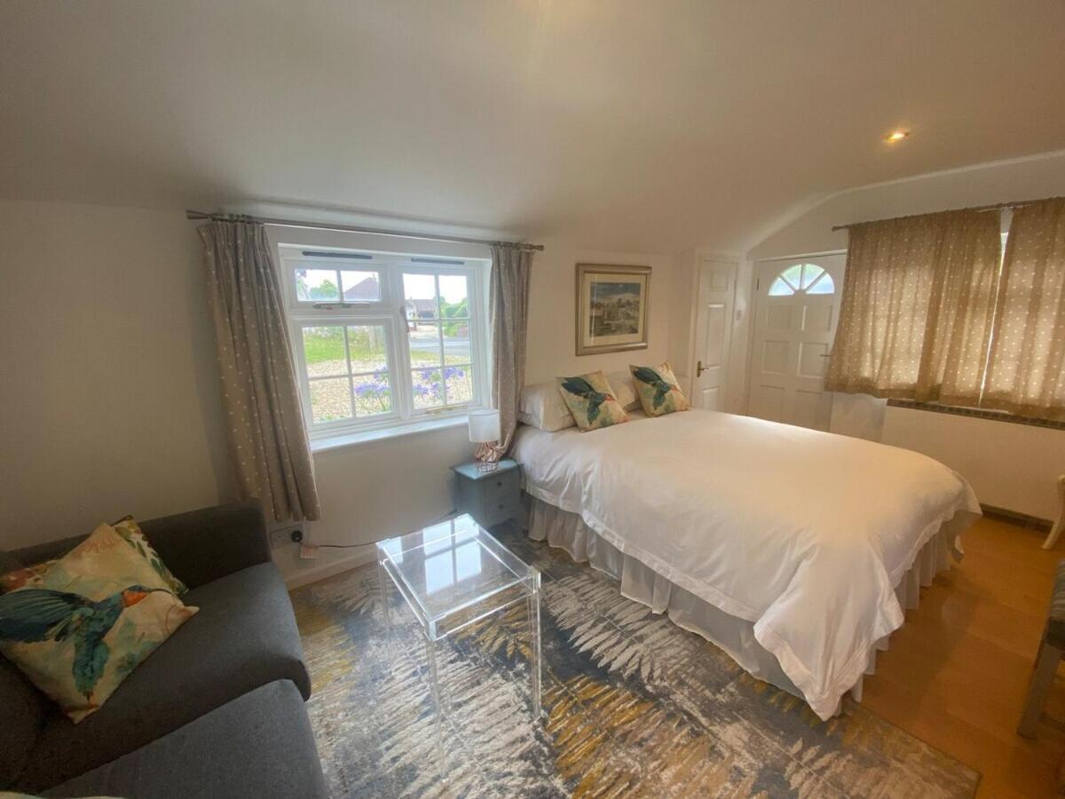 Private Entry Guesthouse Hideaway Hordle 외부 사진