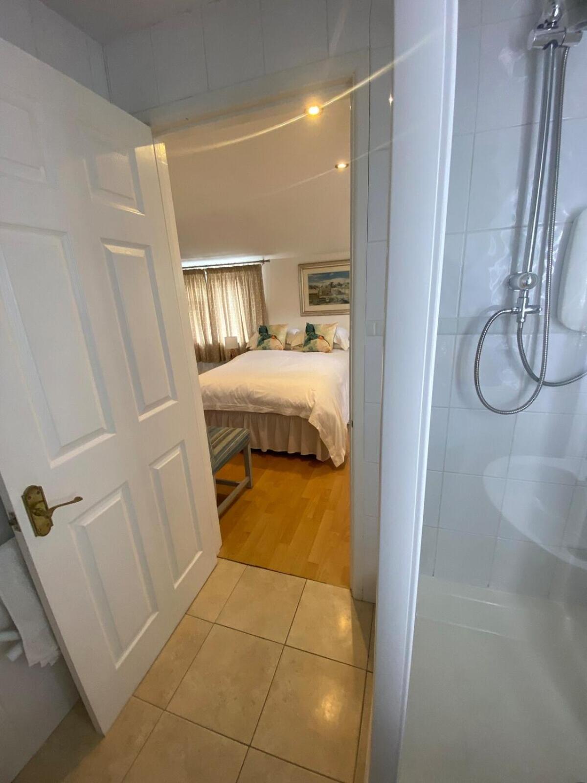 Private Entry Guesthouse Hideaway Hordle 외부 사진