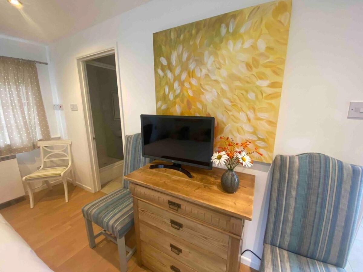 Private Entry Guesthouse Hideaway Hordle 외부 사진