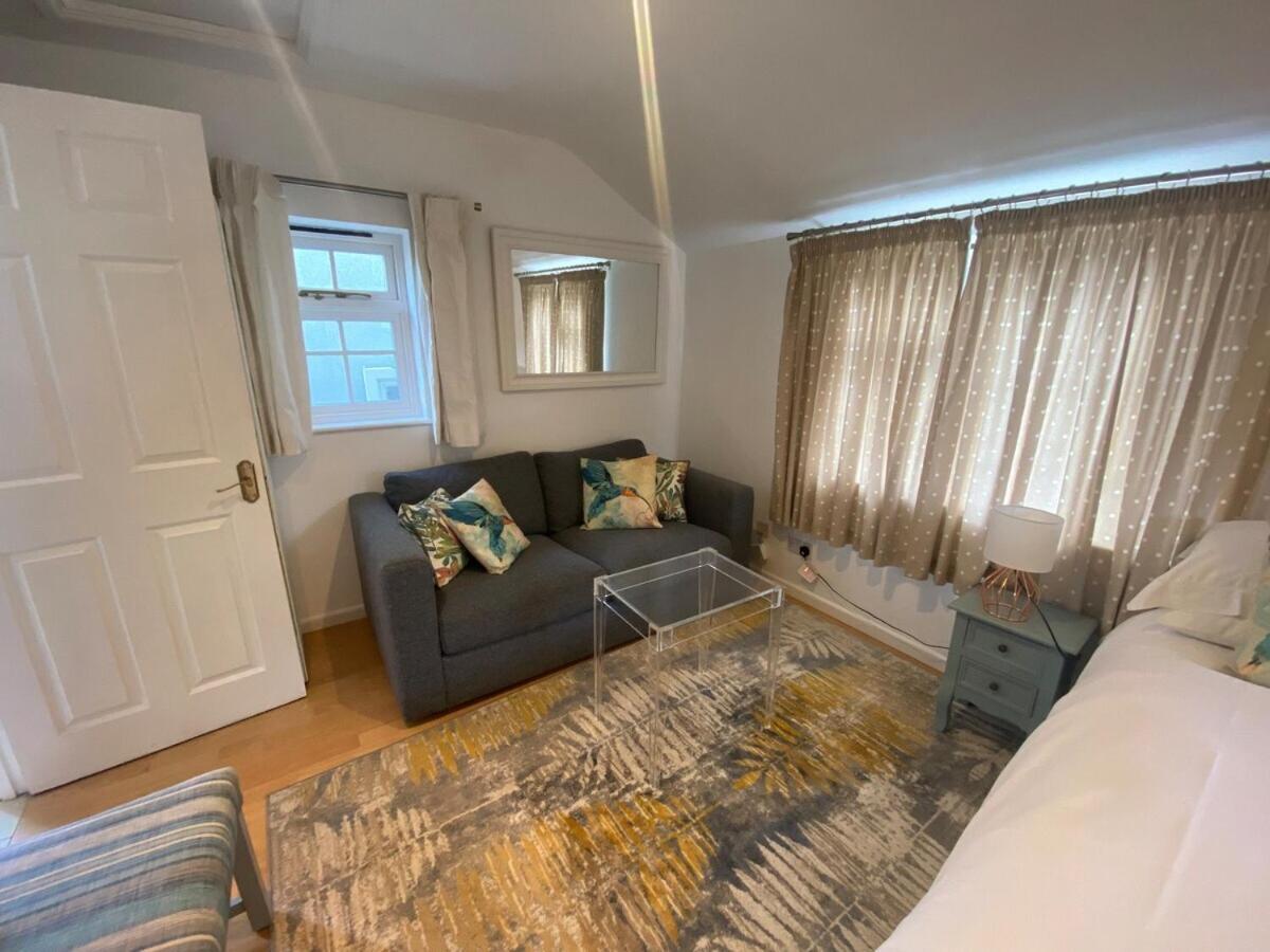 Private Entry Guesthouse Hideaway Hordle 외부 사진